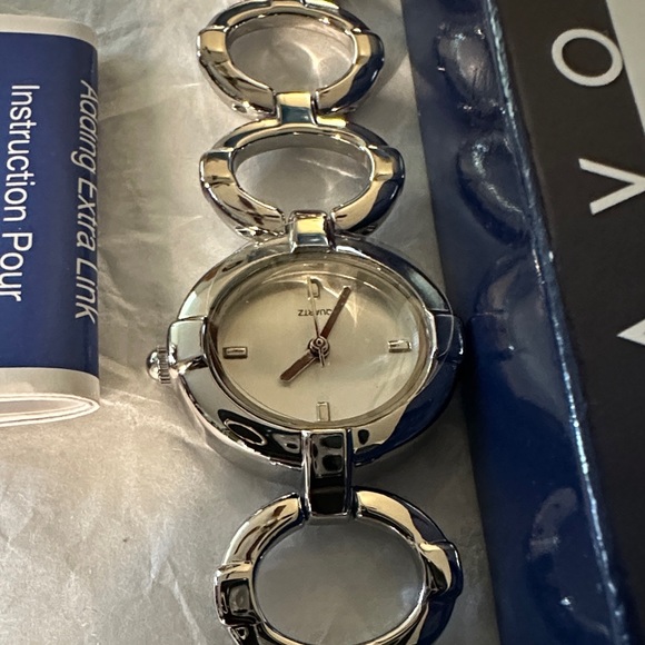 Avon vintage Silver stone Circular Bracelet Watch-Battery included - Picture 2 of 13